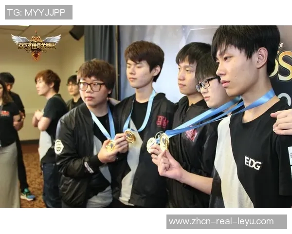 常青足球场的绿茵岁月与激情碰撞的青春故事 常青足球场的绿茵岁月与激情碰撞的青春故事